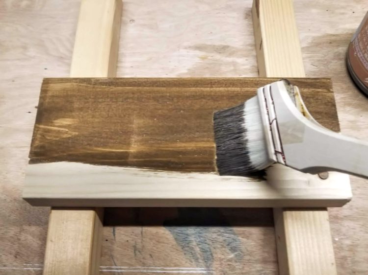 ウッドデッキに適したおススメの木材保護塗料とは？木材保護塗料の種類と比較、選ぶ際のポイントを説明します。 | 作っちゃう？