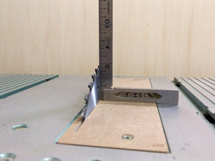 電動工具の刃やテーブルの直角確認