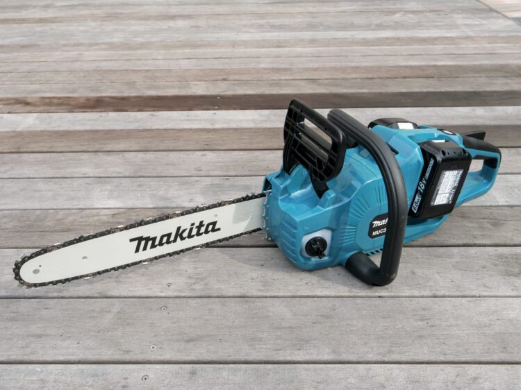 ☆品☆makita マキタ 18V+18V 36V 350ｍｍ 充電式チェンソー MUC356DGF バッテリ2個 2口充電器/DC18RD付き 青/ブルー 66709